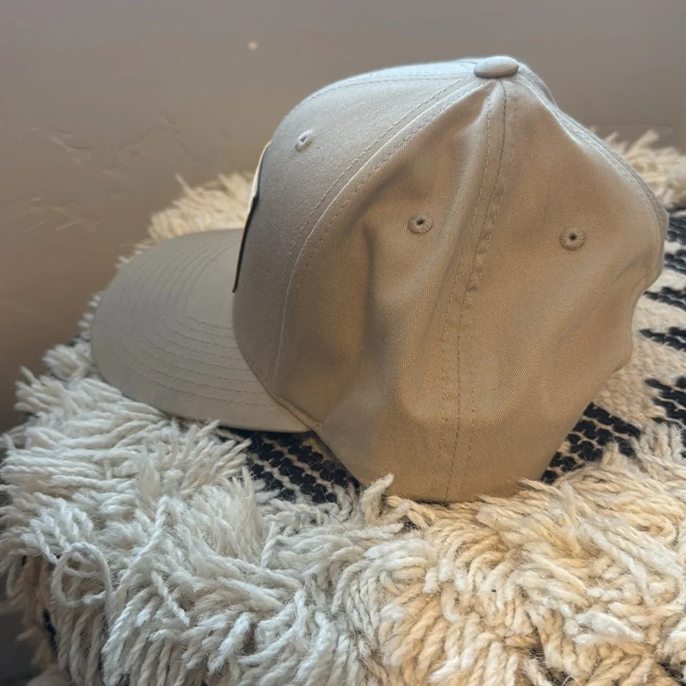 Mtn Ops hat… snap back hat.. hat is in great condition. Worn maybe once